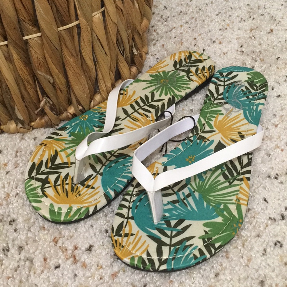 “Green Palm” Sole Mates Change-out Flip Flops! 💥